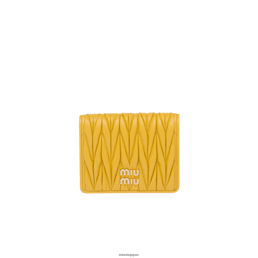 スモールマトラッセナッパレザーウォレット Miu Miu 晴れた黄色 コレクション D2466R1069